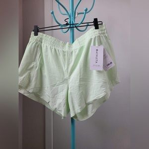 Athleta Hustle 4.5” Running Shorts Calypso Mint Large NWT